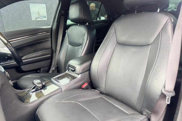 2015 MY14 Chrysler 300 LX C Sedan Image 12