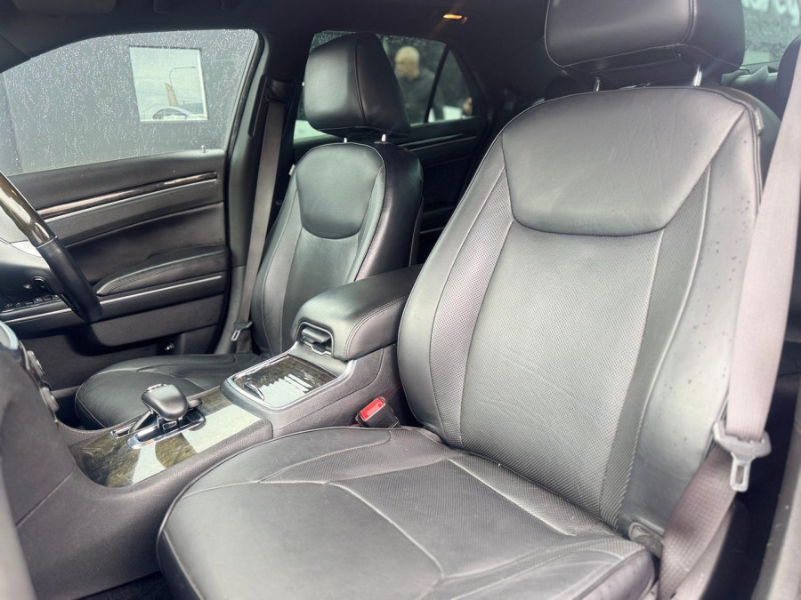 2015 MY14 Chrysler 300 LX C Sedan Image 12