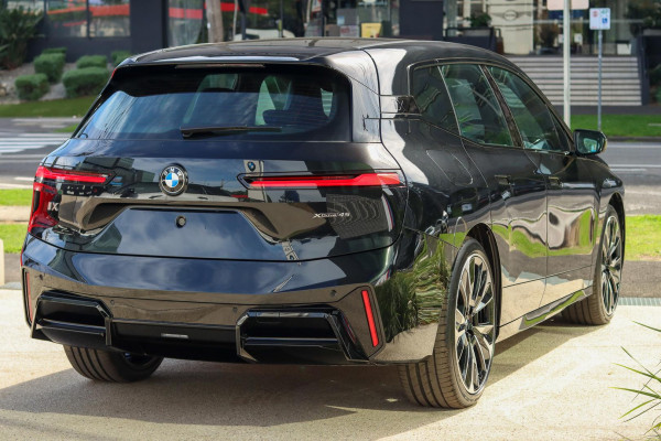 2026 BMW iX I20 xDrive45 M Sport SUV image 7