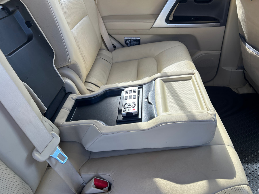 2016 Toyota LandCruiser VDJ200R Sahara SUV Image 15