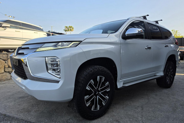 2020 Mitsubishi Pajero Sport QE GLS SUV Image 3