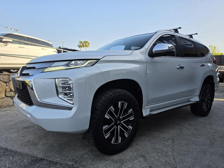 2020 Mitsubishi Pajero Sport QE GLS SUV Image 3