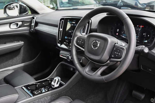 2025 MY26 Volvo XC40 XZ Ultra B4 Bright SUV Image 5