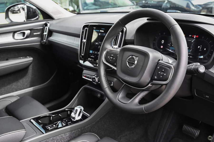 2025 MY26 Volvo XC40 XZ Ultra B4 Bright SUV Image 5
