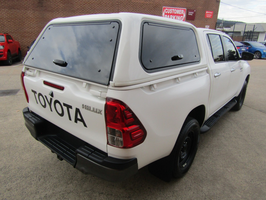 2017 Toyota HiLux  SR 4x4 Double-Cab Pick-Up Ute