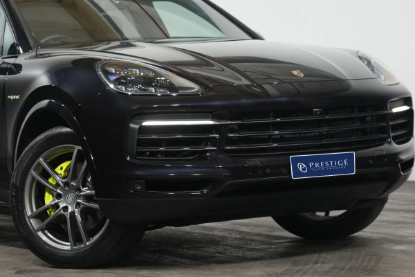 2018 Porsche Cayenne E-Hybrid SUV Image 2