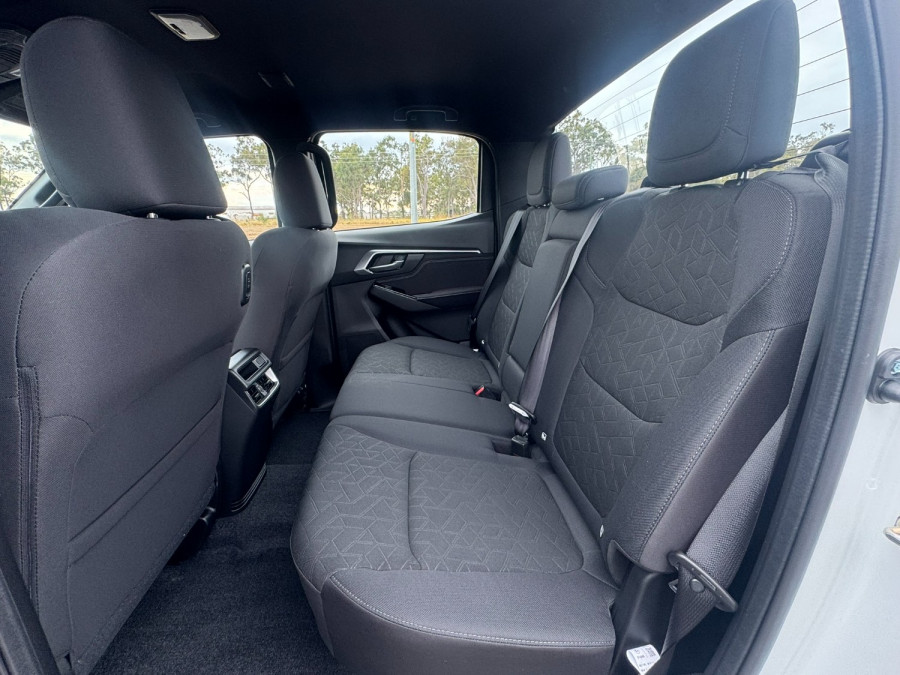 2026 Isuzu D-MAX RG LS-U Cab Chassis Image 12