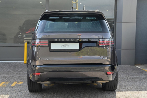 2025 Land Rover Discovery Series 5 D350 Dynamic HSE SUV image 4