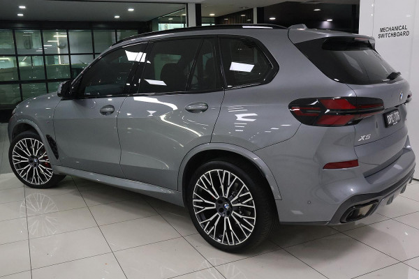 2025 BMW X5 G05 LCI xDrive40i M Sport SUV image 3