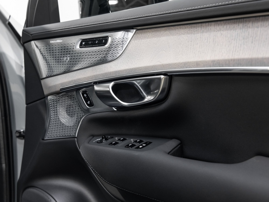 2026 Volvo XC90 L Series Ultra B5 Bright SUV Image 11