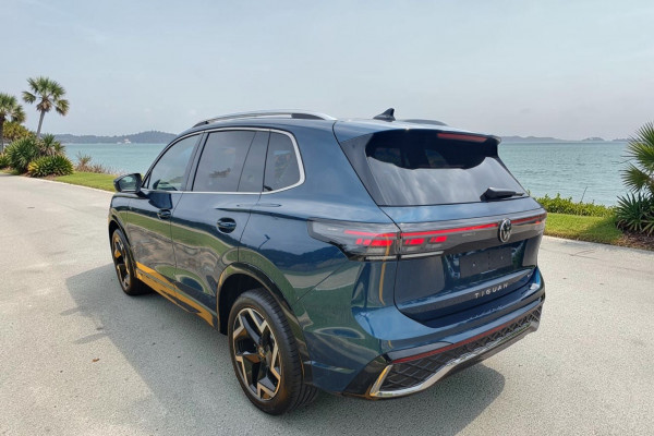 2025 Volkswagen Tiguan CT 150TSI R-Line SUV Image 3