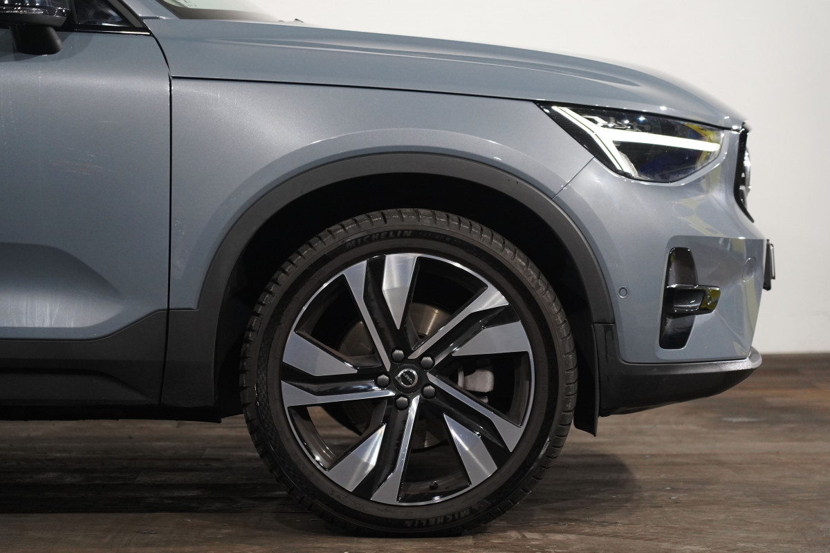 2022 Volvo Xc40 Ultimate B5 Dark Mhev SUV Image 5