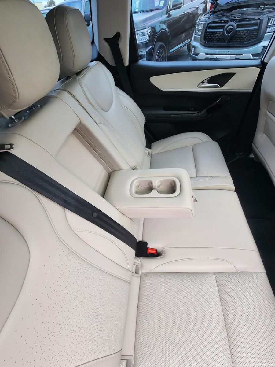 2023 Mahindra XUV700  AX7L SUV Image 13