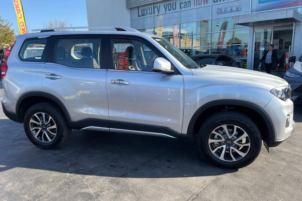 2023 Mahindra Scorpio  Z8 SUV