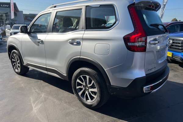 2023 Mahindra Scorpio  Z8 SUV Image 5