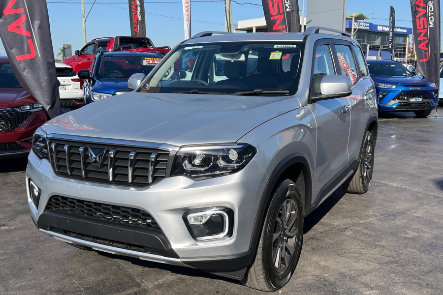 2023 Mahindra Scorpio  Z8 SUV Image 7