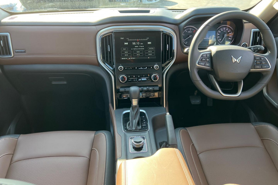2023 Mahindra Scorpio  Z8 SUV Image 9