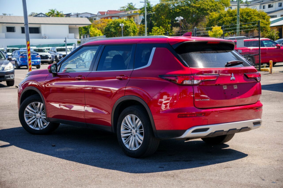2024 Mitsubishi Outlander ZM LS SUV Image 2