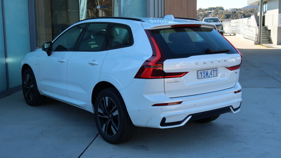 2025 MY26 Volvo XC60 UZ Plus T8 Plug-in Hybrid Dark SUV Image 3