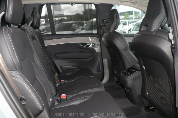 2026 Volvo XC90 L Series Ultra B5 Dark SUV Image 8