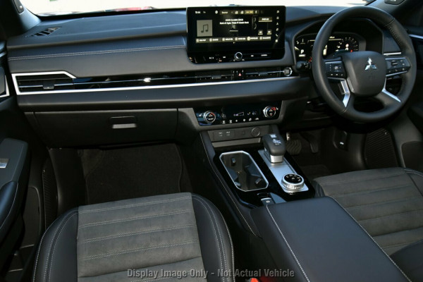 2026 Mitsubishi Outlander ZM Black Edition SUV Image 6