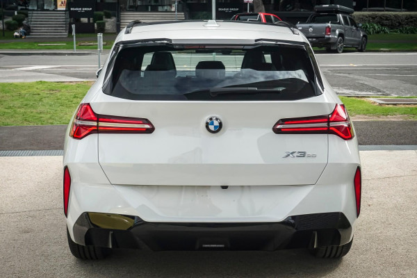 2025 BMW X3 G45 20 xDrive SUV image 3