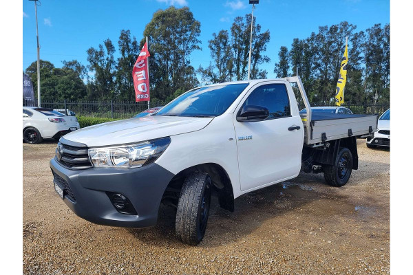 2019 Toyota HiLux TGN121R Workmate Cab Chassis Image 3