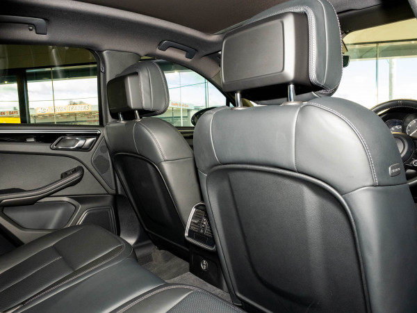 2023 Porsche Macan 95B T SUV image 23