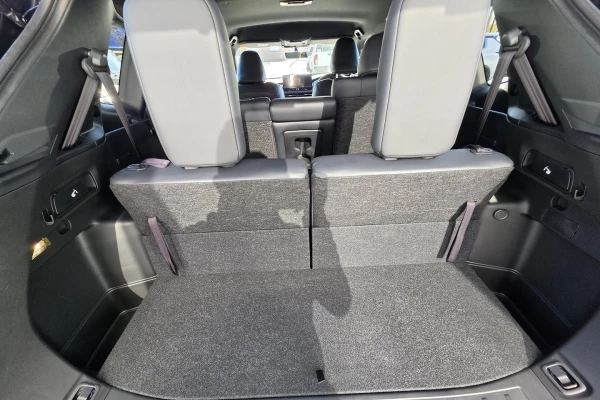 2026 Mitsubishi Outlander ZM Black Edition SUV Image 14