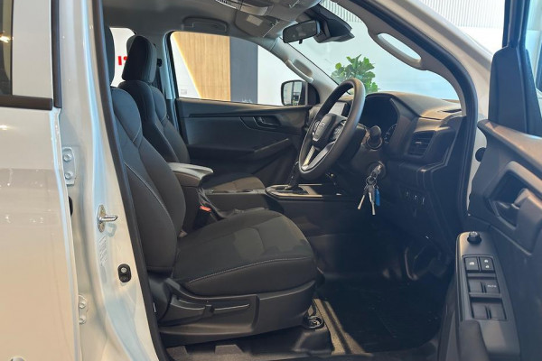 2026 MY25.5 Isuzu D-MAX RG SX High Ride Cab Chassis Image 6