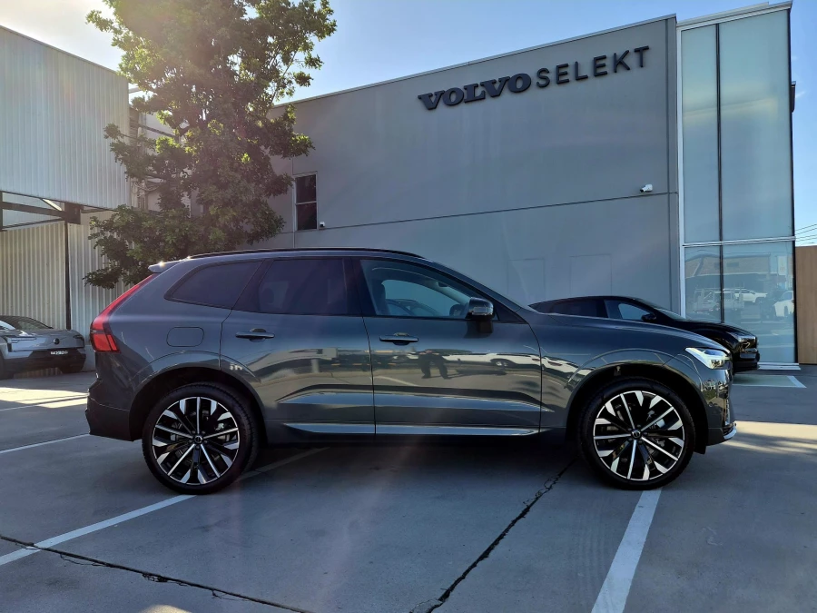 2026 Volvo XC60 UZ Ultra T8 Plug-in Hybrid Dark SUV Image 4