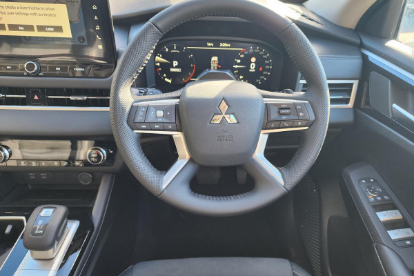 2025 Mitsubishi Outlander ZM LS SUV Image 10