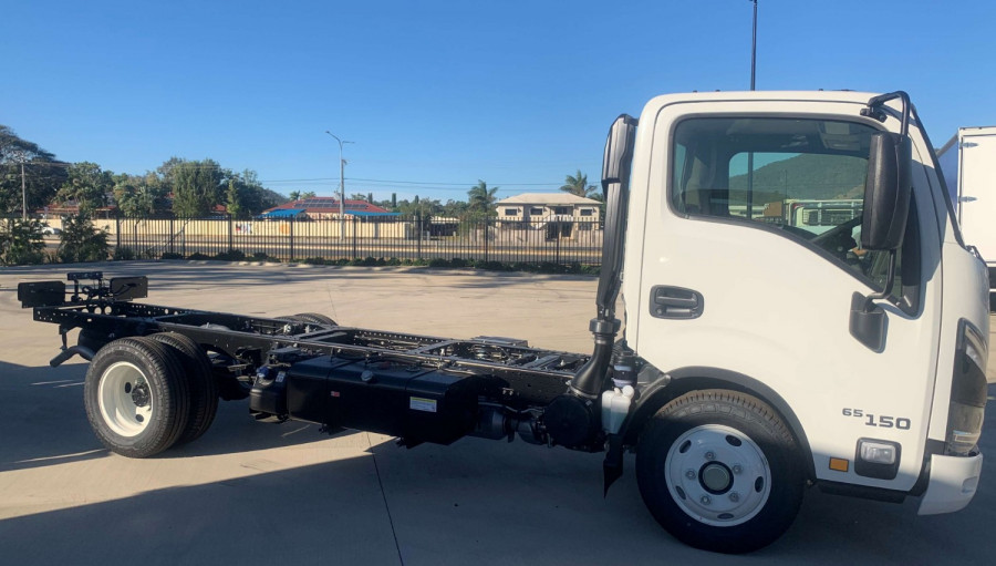 2026 Isuzu NKR 65/45-150 DT D34 Cab Chassis Image 5
