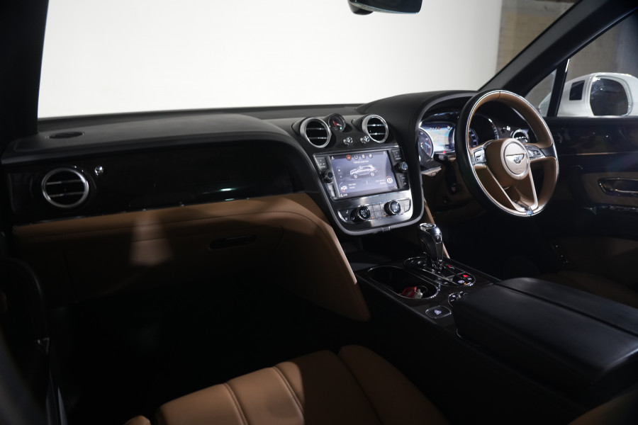 2016 Bentley Bentayga SUV Image 11