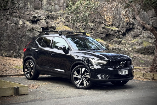 2023 Volvo XC40 XZ Ultimate B5 Dark SUV Image 1