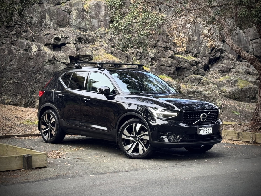 2023 Volvo XC40 XZ Ultimate B5 Dark SUV Image 1