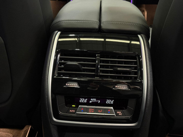 2026 BMW X7 G07 LCI xDrive40i M Sport SUV image 29