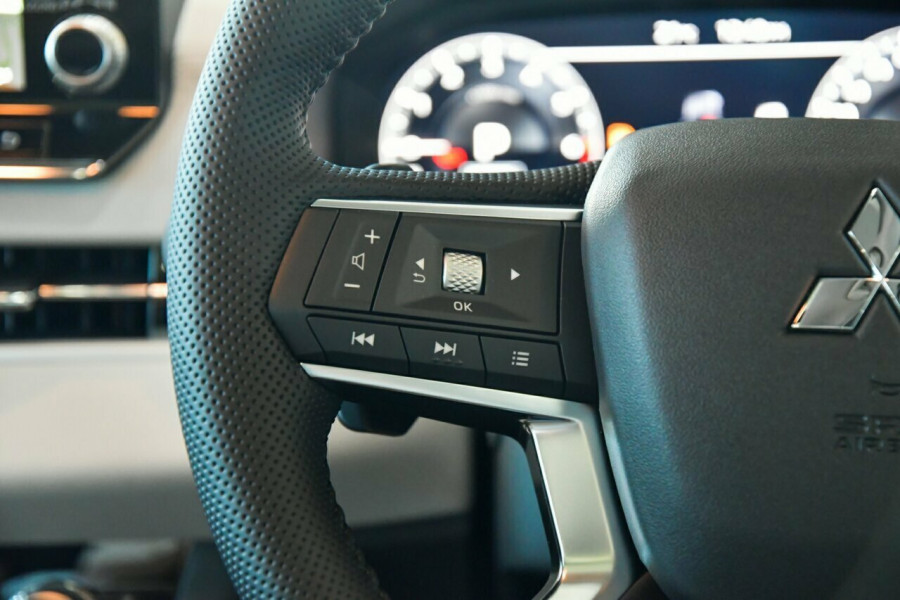2024 Mitsubishi Outlander ZM Exceed SUV Image 12