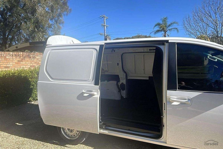 2022 Hyundai Staria Load US4.V1  Van Image 19