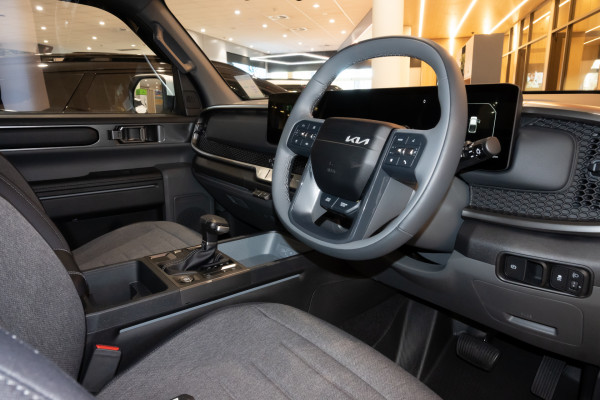 2026 Kia Tasman TK S Cab Chassis image 8