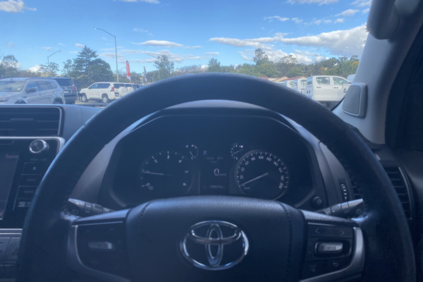 2018 Toyota LandCruiser Prado GDJ150R GXL SUV Image 11