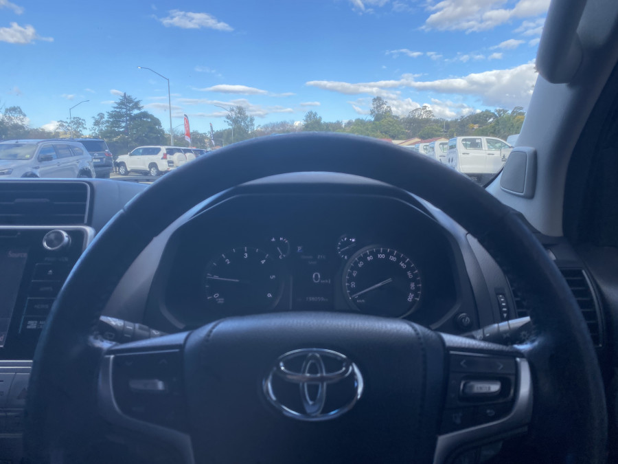 2018 Toyota LandCruiser Prado GDJ150R GXL SUV Image 11