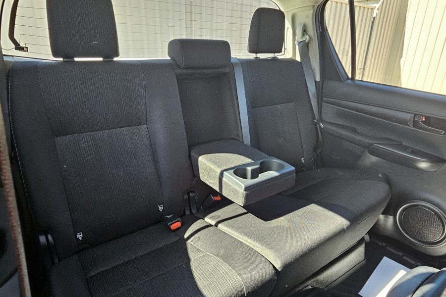 2022 Toyota HiLux GUN126R SR Double-Cab Pick-Up Image 21