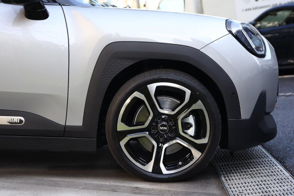 2026 MINI Aceman J05 SE Favoured Hatch image 19