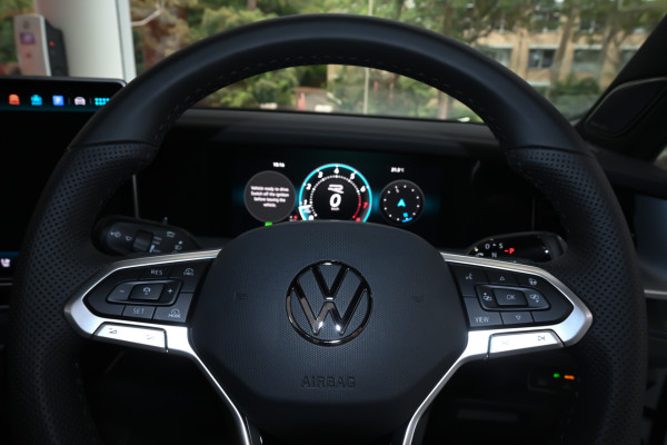 2025 MY26 Volkswagen Tayron R4 195TSI R-Line SUV image 12