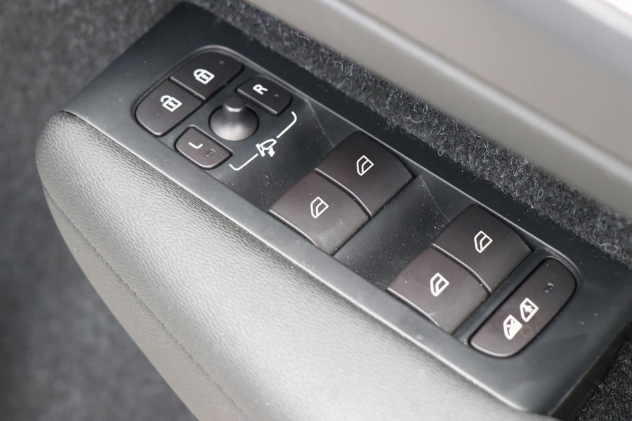 2018 Volvo Xc40 (No Series) MY19 T4 Momentum Suv Image 14