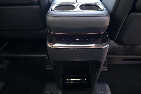 2026 GAC M8 PHEV  Luxury People Mover Image 18