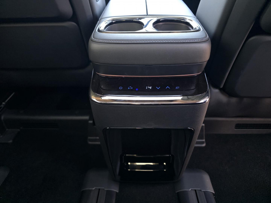 2026 GAC M8 PHEV  Luxury People Mover Image 18