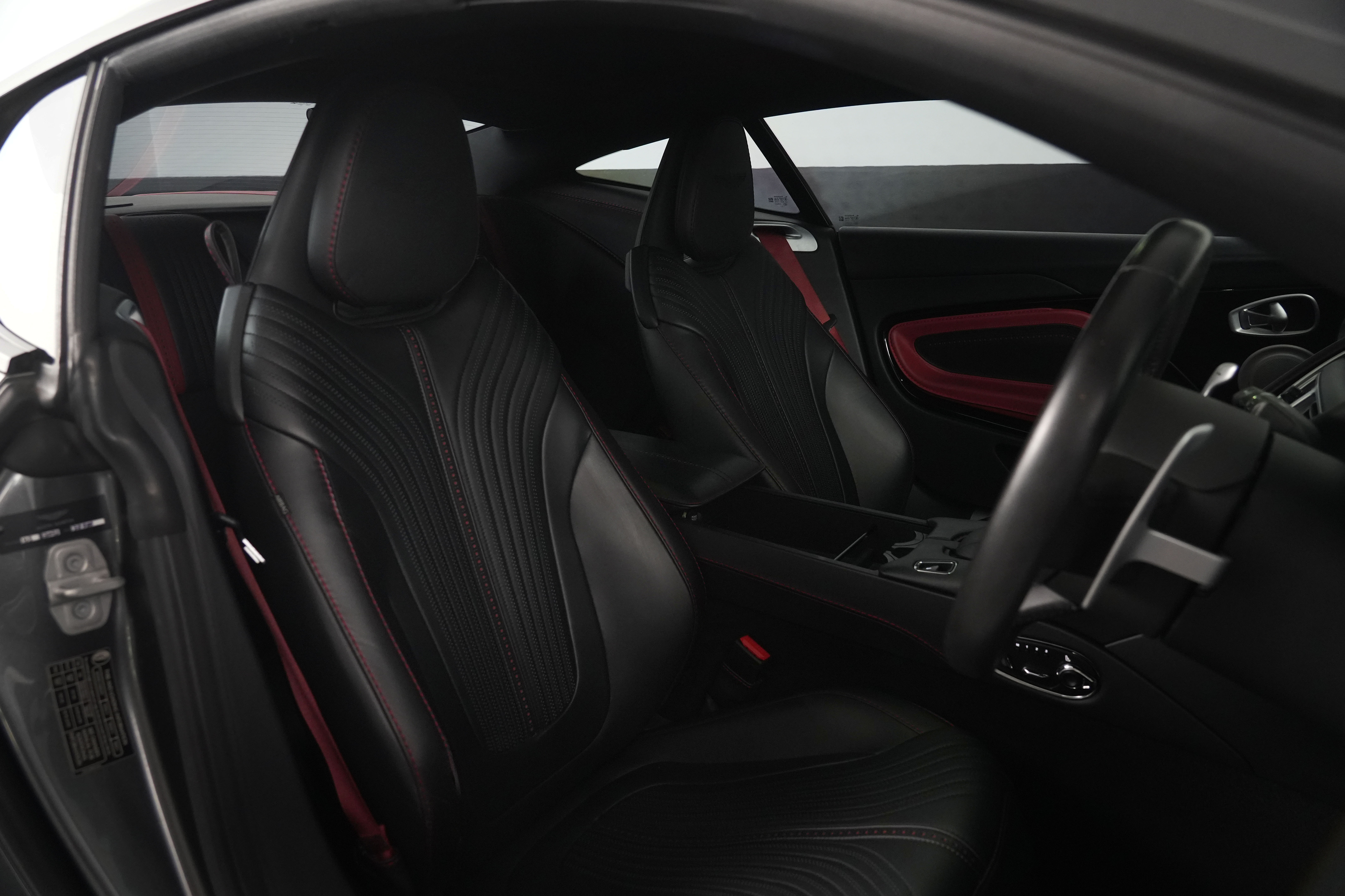 2018 Aston Martin DB11 Coupe Image 29