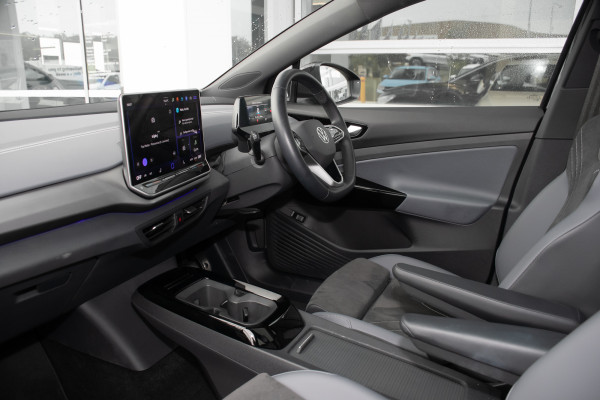 2025 Volkswagen ID. 5 E2 Pro SUV image 8